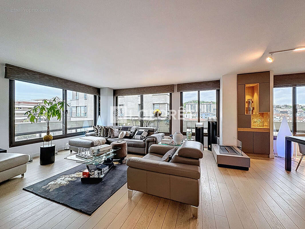 Appartement à SURESNES