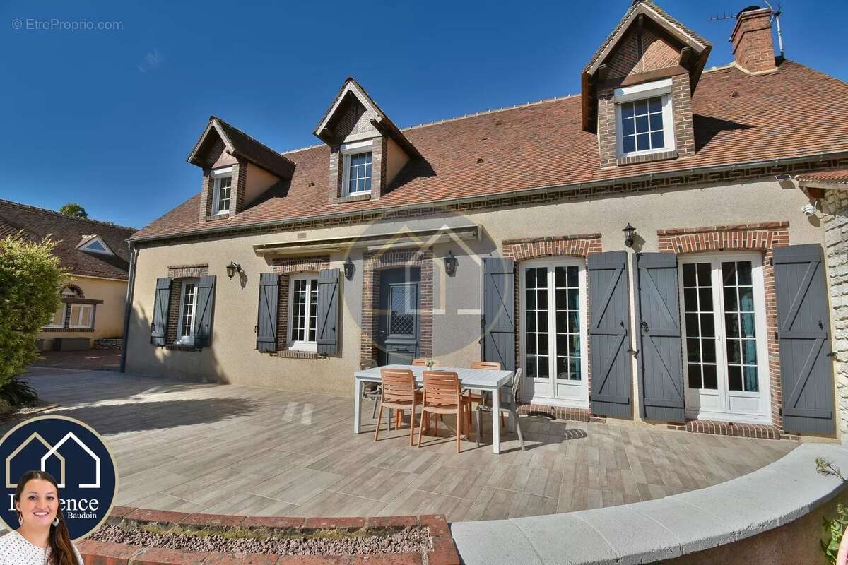 Maison à TREMBLAY-LES-VILLAGES