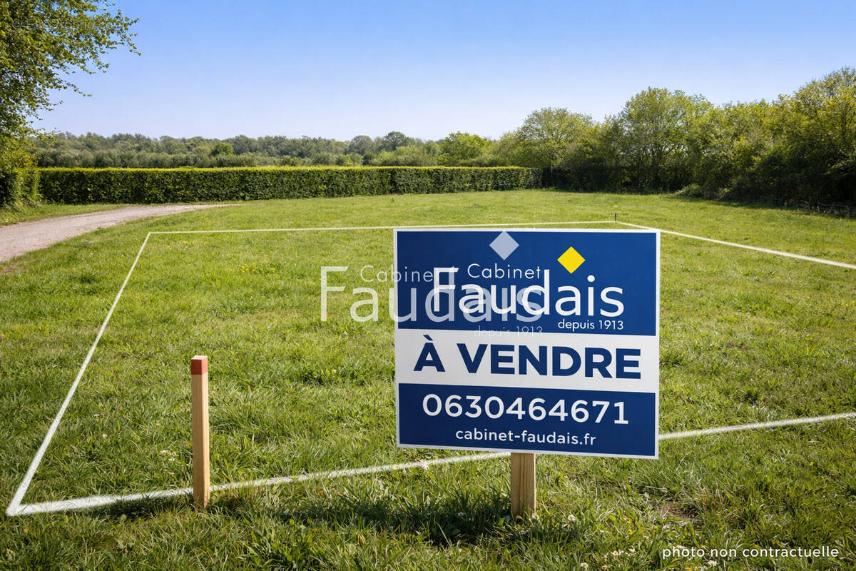 Terrain à SAINT-JEAN-DE-LA-RIVIERE