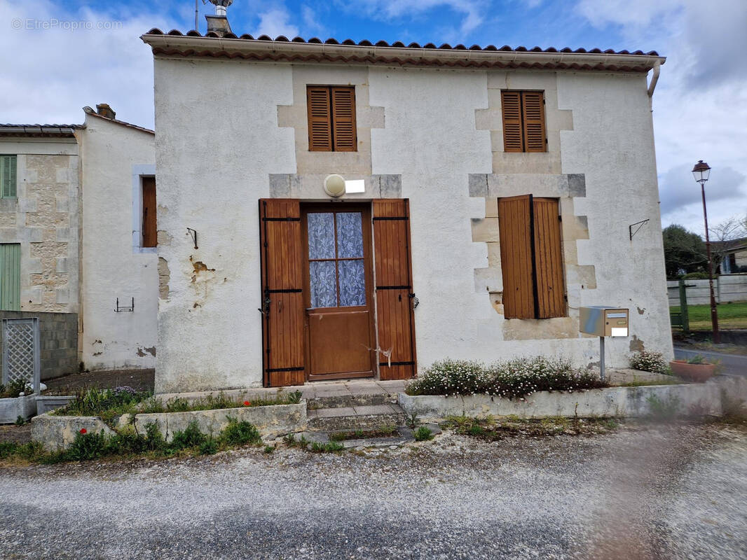 Maison à SAINT-MARTIAL-DE-MIRAMBEAU