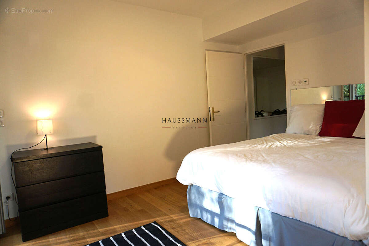 Appartement à NEUILLY-SUR-SEINE