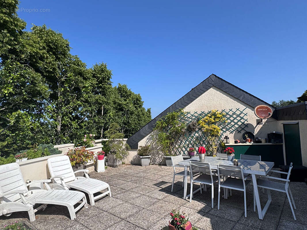 Appartement à MONT-SAINT-AIGNAN