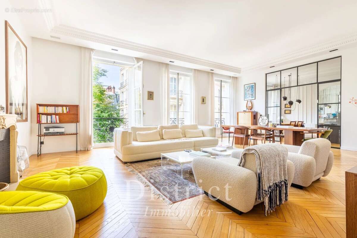 Appartement à PARIS-16E