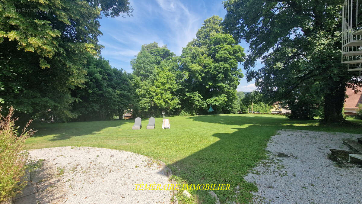 A 15 mn de Champagnole - Propriété du 18ème siècle de 570m2 - photo 7