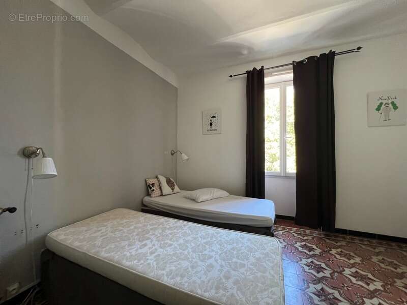 Maison à SAINT-JULIEN-LES-ROSIERS