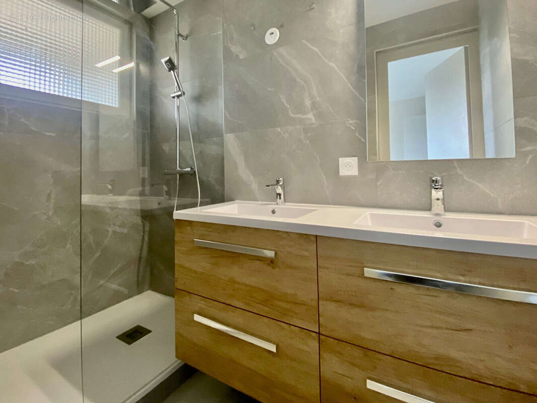 HAUTS PAVES - Appartement trois chambres 107m² -Ref C000111 - photo 7