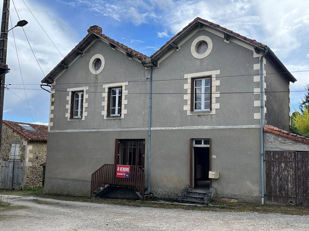 Maison à QUEAUX