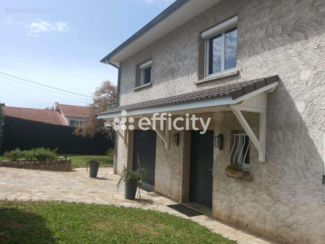 Maison 203 m² à Saint-Just-Saint-Rambert  - photo 17