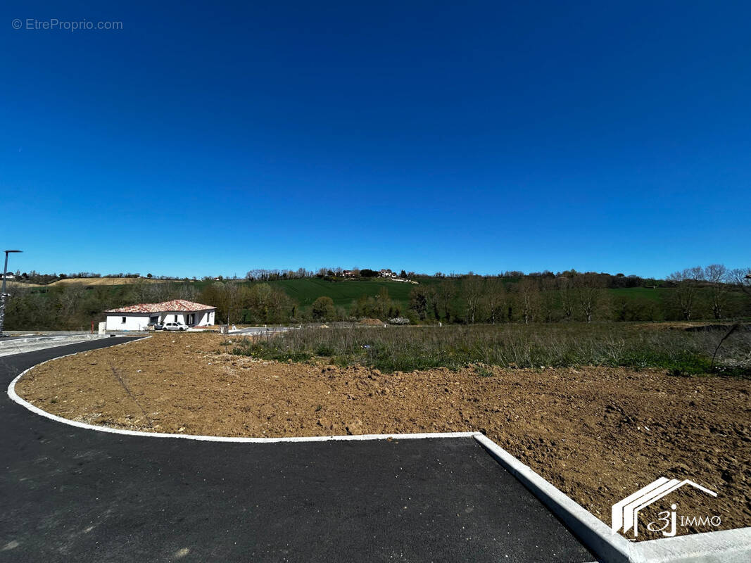 Terrain à L&#039;ISLE-JOURDAIN