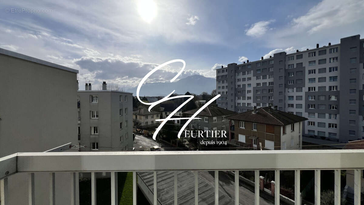 Appartement à SAINT-MARTIN-D'HERES