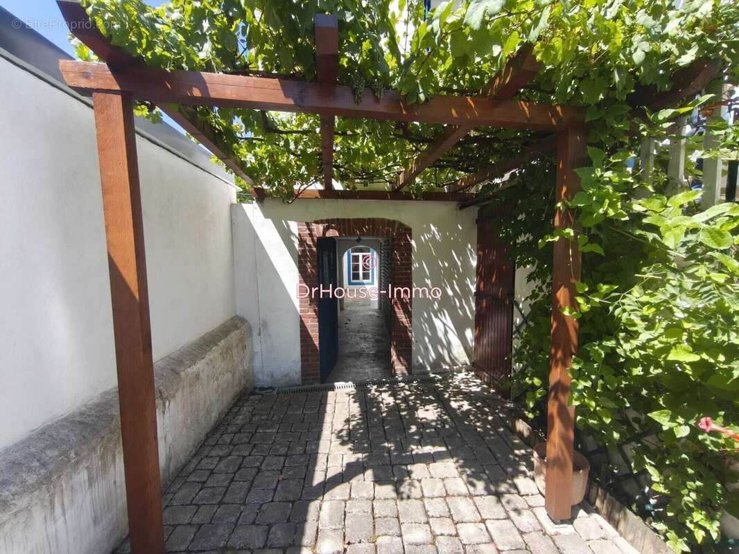Maison 230 m² à Oloron-Sainte-Marie  - photo 2