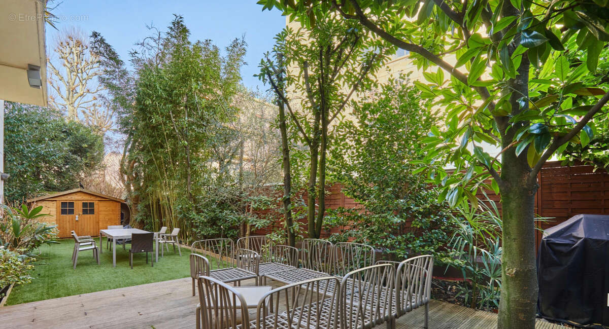 Appartement à NEUILLY-SUR-SEINE