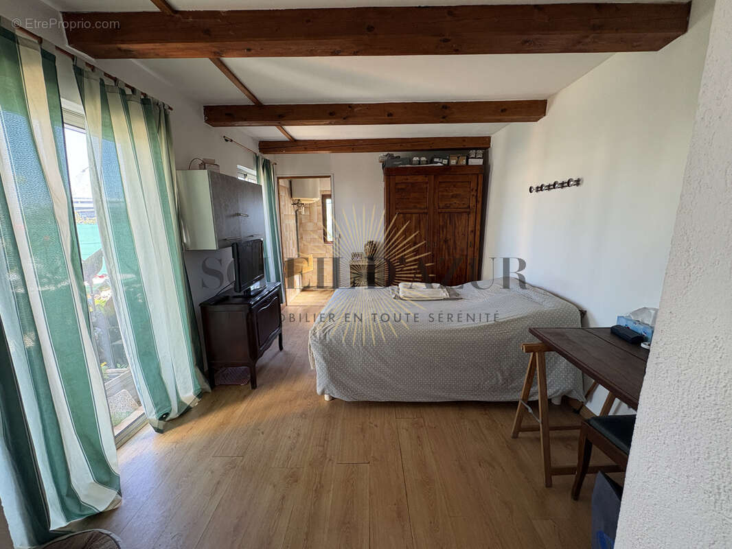Maison R+1 à rénover proche port et calanques - photo 4