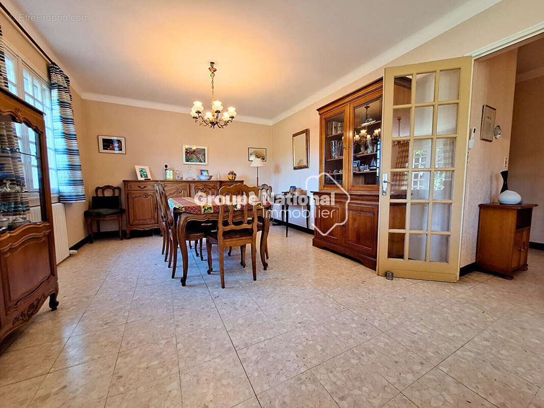 Maison à SAINT-CHAMAS