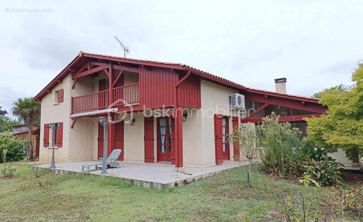 Très Belle Villa type ‘’ Basque ‘’ de plain-pied de 160 m2 érigée sur un Parc de 7 069 m² à Marmande 47200 - photo 3