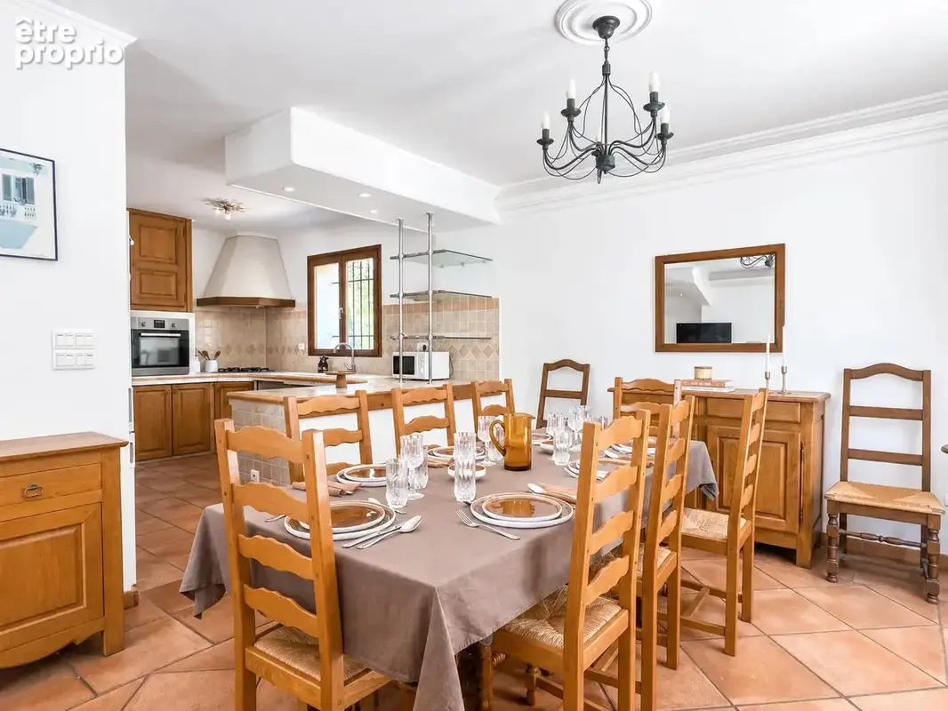 Villa familiale 6 pièces 164 m² + T2 indépendant 35 m² – Terrain plat 1 687 m² piscinable – Roquefort-les-Pins – AUX PORTES DE S - photo 6