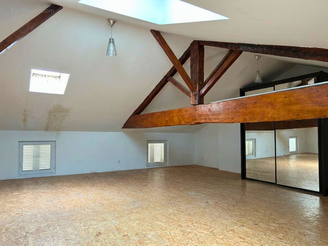 MAISON DE VILLE familiale avec 3 chambres et grande pièce de vie   Quartier Martell à COGNAC - photo 10