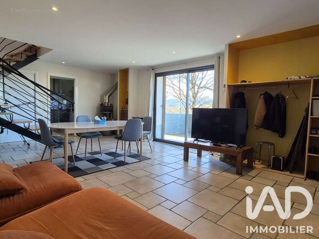 Maison 100 m² à Gelos  - photo 4