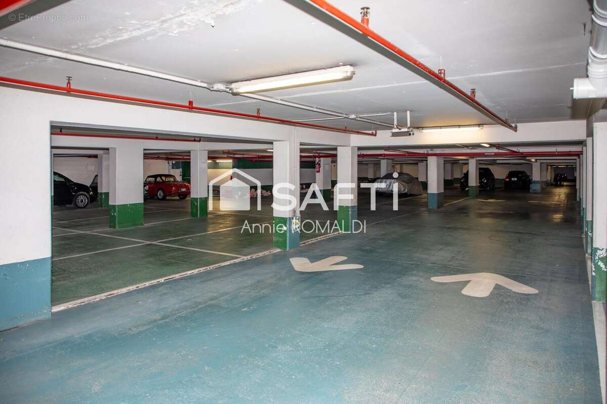 Photo 2 - Parking à SURESNES