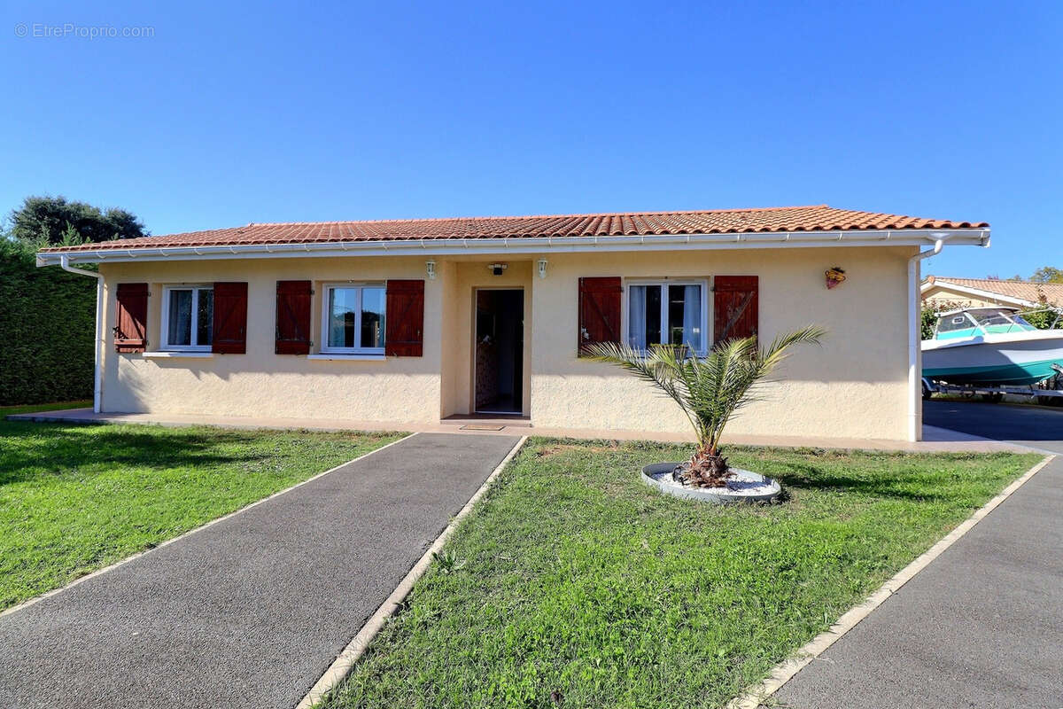 Maison à AMBARES-ET-LAGRAVE