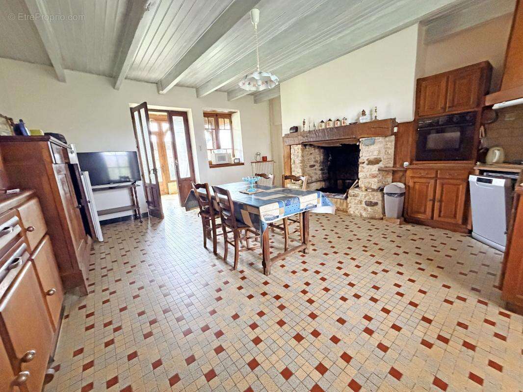 Maison à SAINTE-FOY-DE-LONGAS