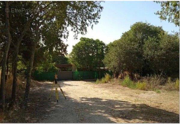 Terrain à VILLENEUVE-LES-AVIGNON