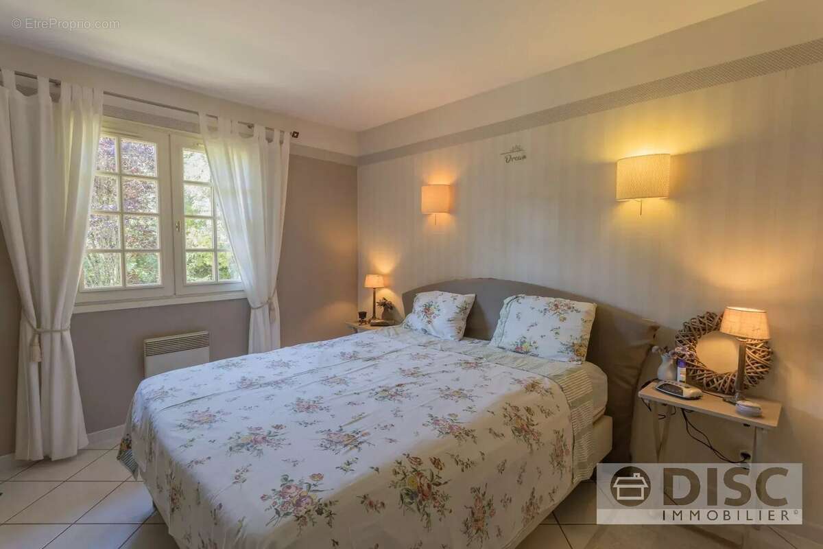 Maison de plain-pied avec vue, jardin et grand garage à 2 km de Saint-Antonin-Noble-Val. - photo 14