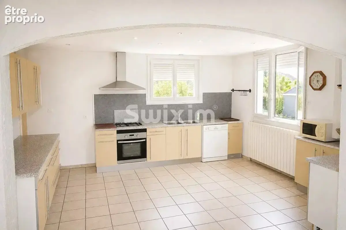 Grande maison familiale de 254 m² à Chaussin - photo 2