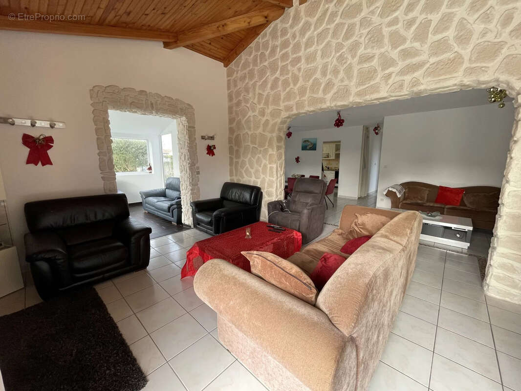 Maison à CROIX-CHAPEAU