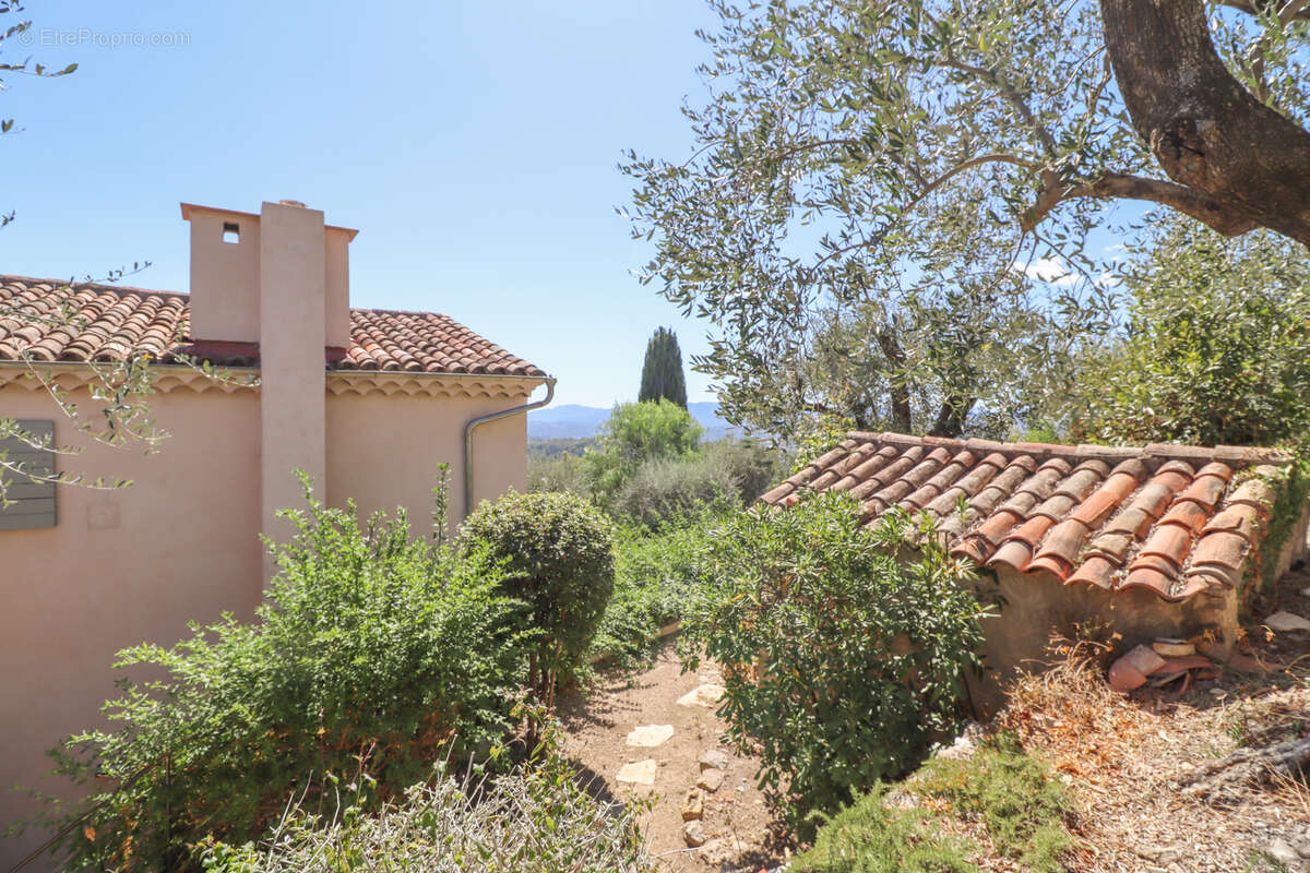 Maison à CHATEAUNEUF-GRASSE