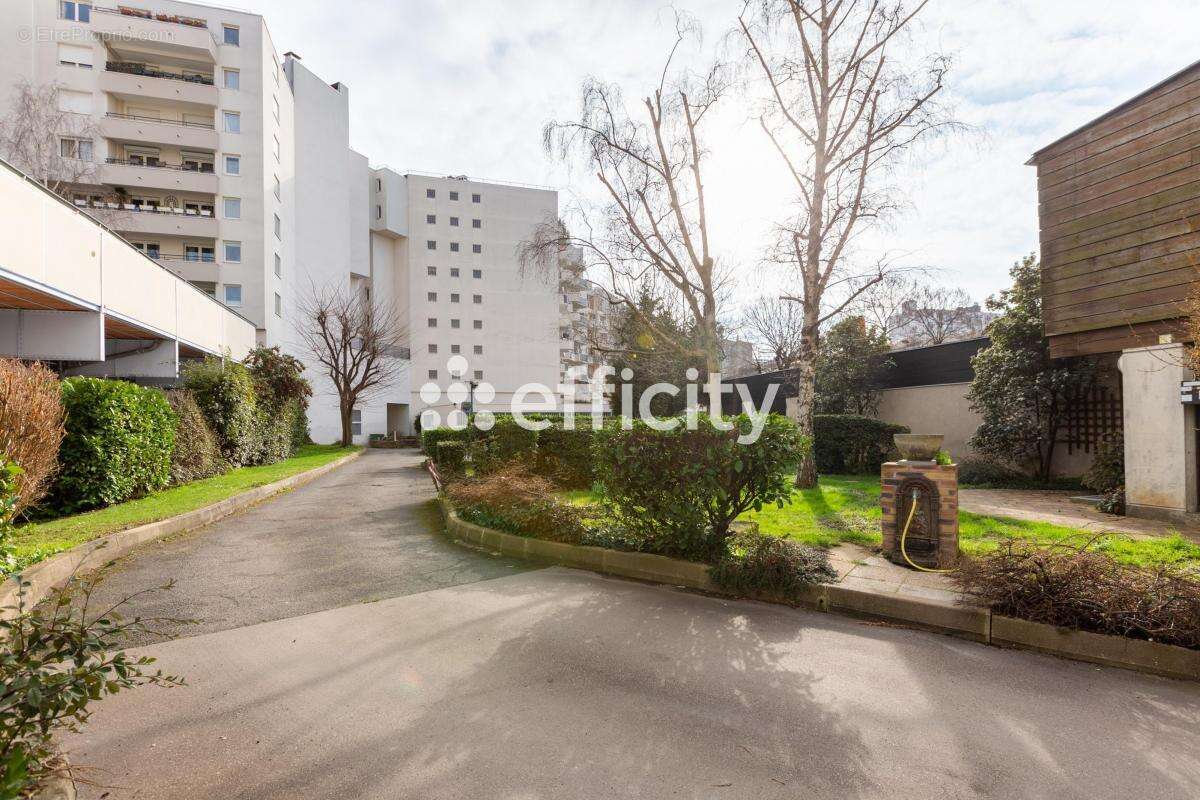 Appartement à MONTROUGE
