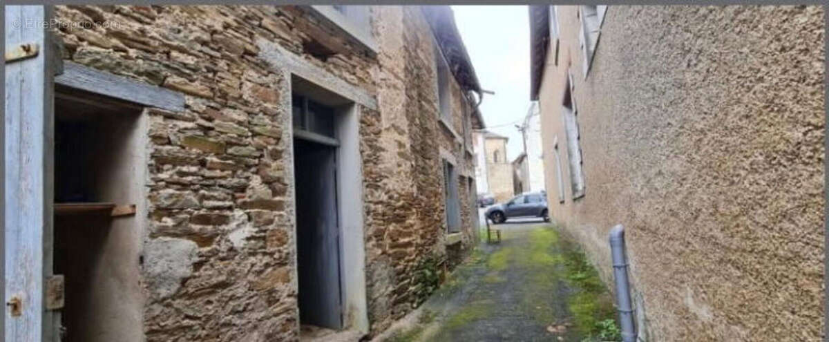 Maison à COUSSAC-BONNEVAL