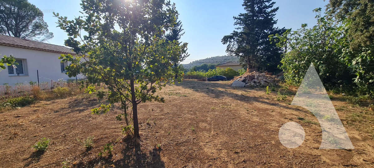 Terrain viabilisé de 853m² le défend PERMIS accepté et purgé pour une villa de 103m² - photo 7