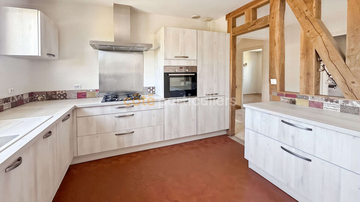 Vaste maison familiale de 185 m² avec jardin arboré et 6 chambres - photo 7