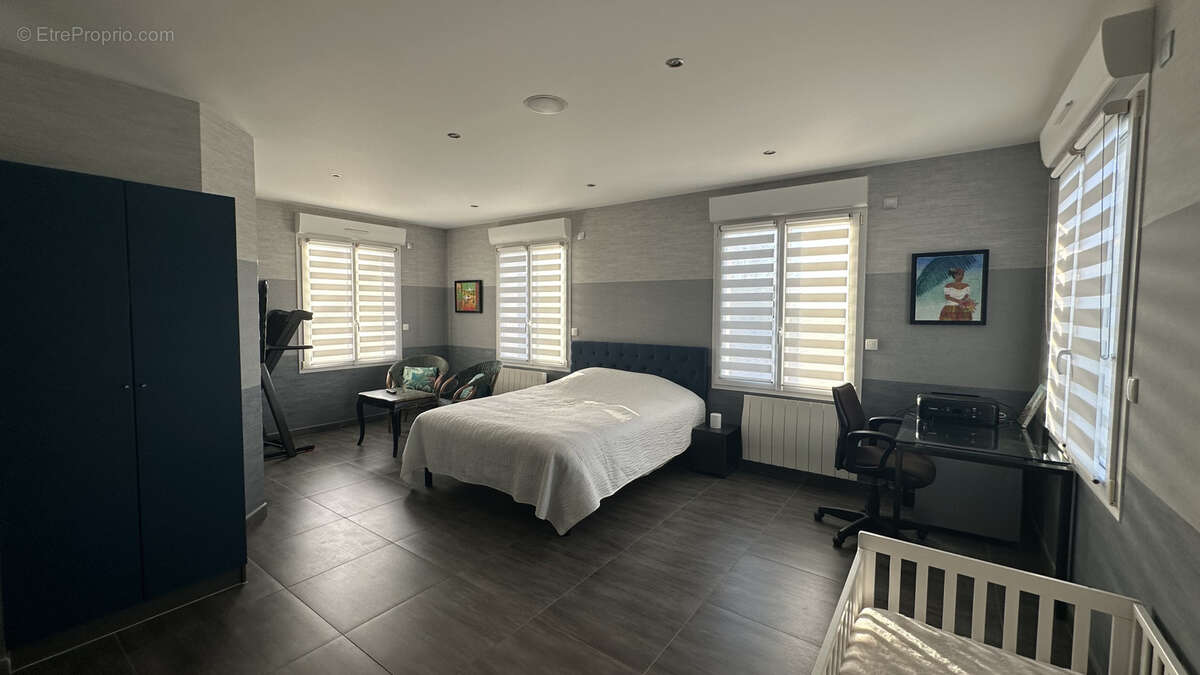 Maison à CREVECOEUR-LE-GRAND