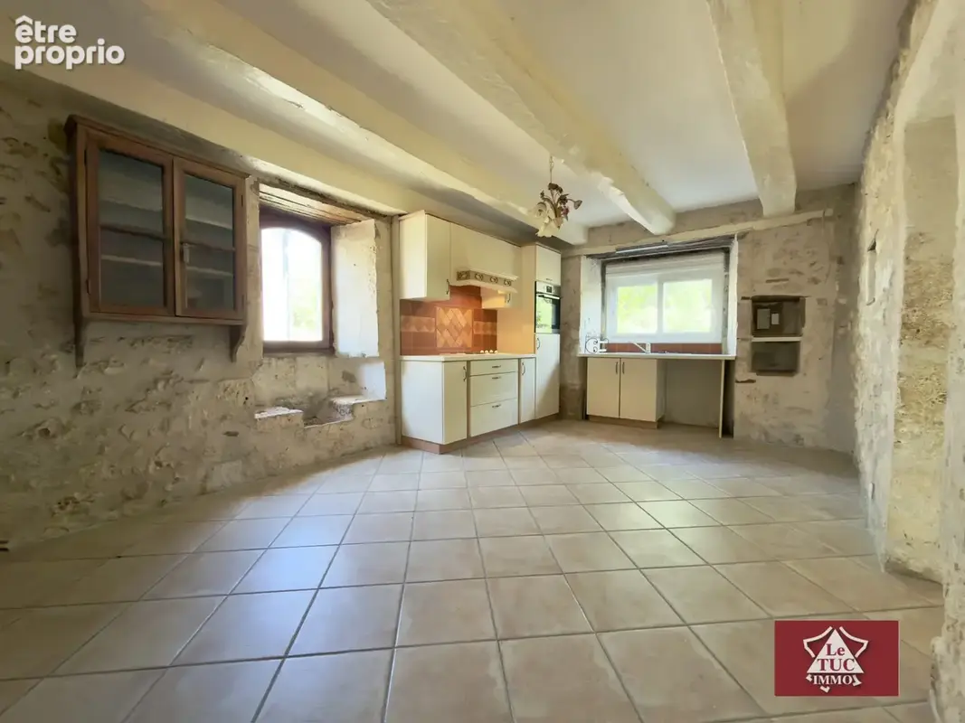 Grande maison en pierre avec dépendances et jardin - photo 10