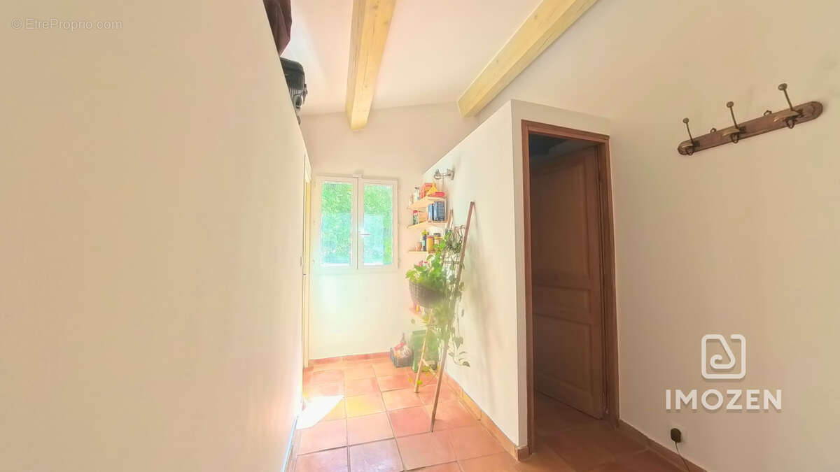 Propriété de caractère avec dépendances, piscine et terrain de 5 809 m2 - photo 9