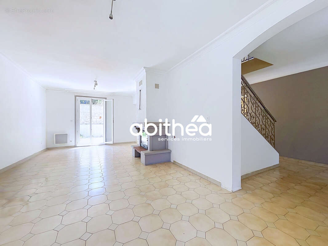 Maison 4 pieces - 3 chambres - r+1 - 88 m2- garage - jardin et exterieur - photo 2