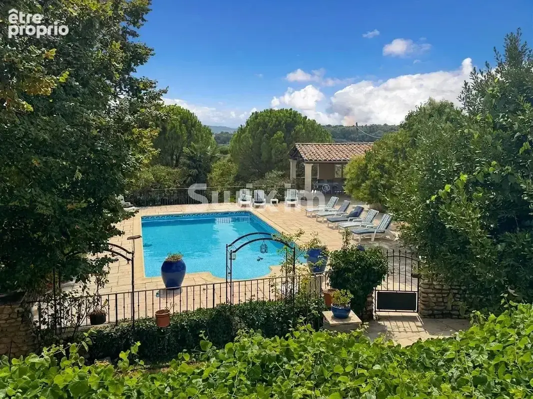 Exceptionnelle propriété de caractère sur plus d'un hectare - photo 17