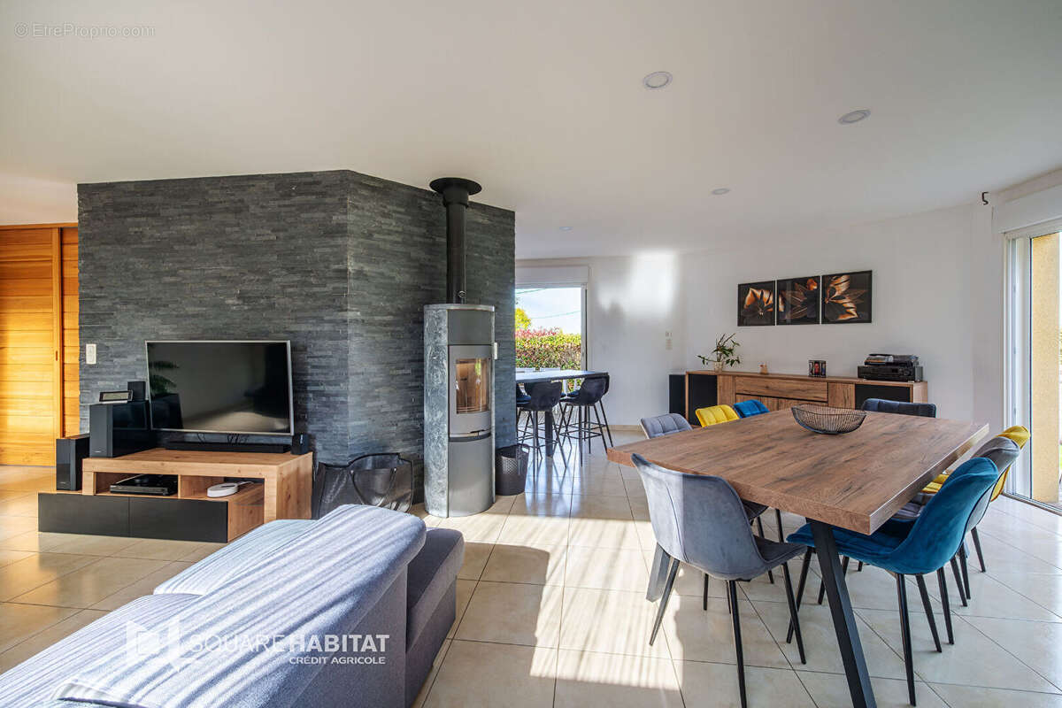 Maison à QUELAINES-SAINT-GAULT