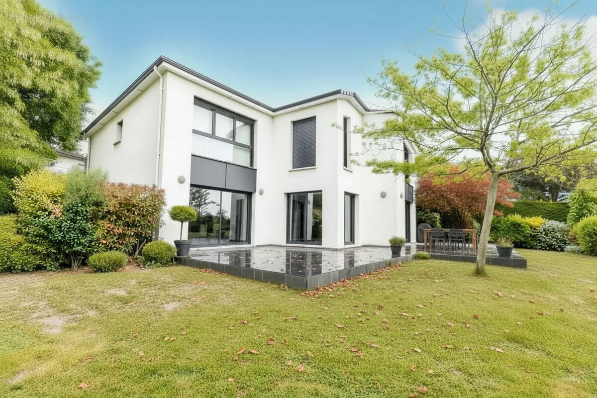 Maison à VERRIERES-LE-BUISSON