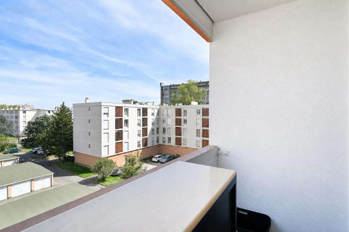Appartement 4 pièces de 72 m² vendu loué - photo 15