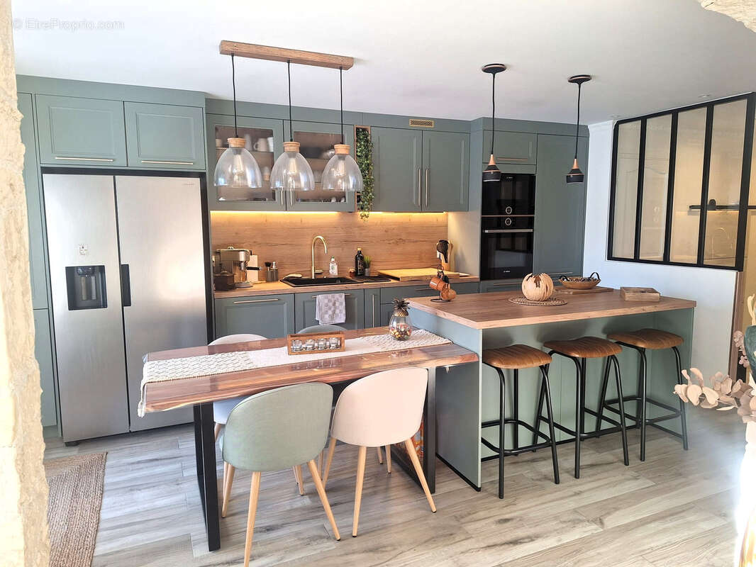 Appartement à PERON