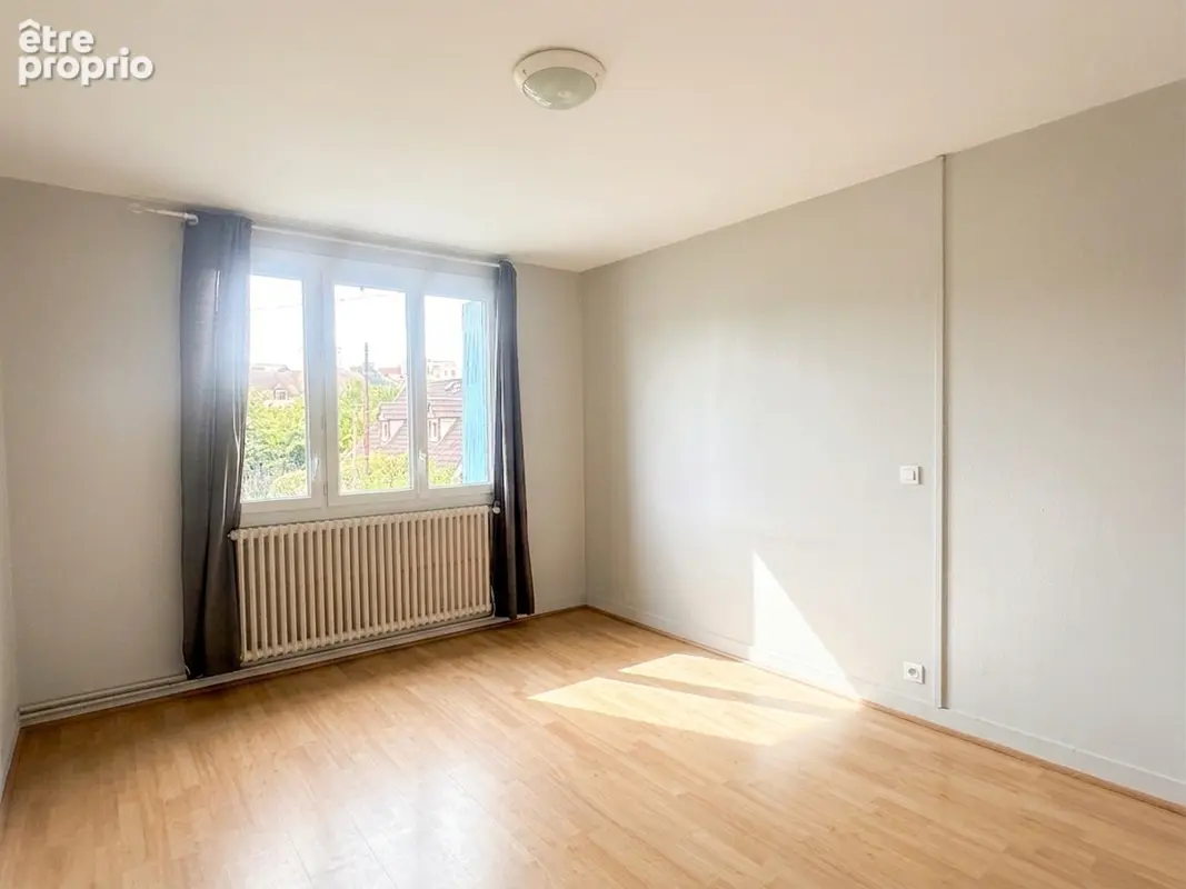 Maison Mantes La Ville - Fort potentiel - 3 chambres - 145 m² habitables -341 m² de terrain - photo 11