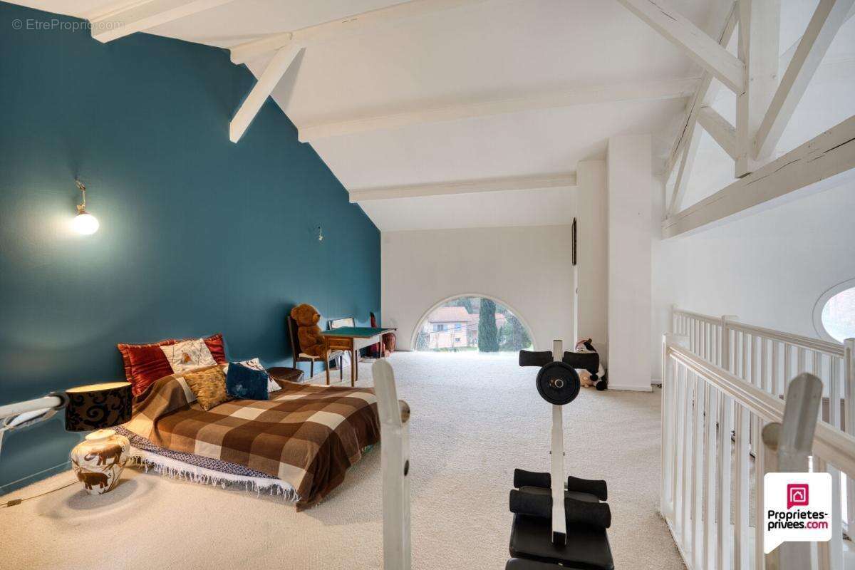 Magnifique maison familiale de 158 m2  + sous sol - Terrain  2445 m2 - photo 6
