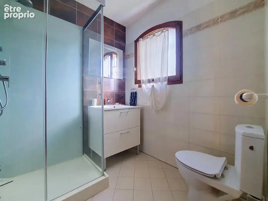 Maison - 4 Chambres - Double garage - Jardin - Piscine - Pool house - Terrasse couverte - photo 26