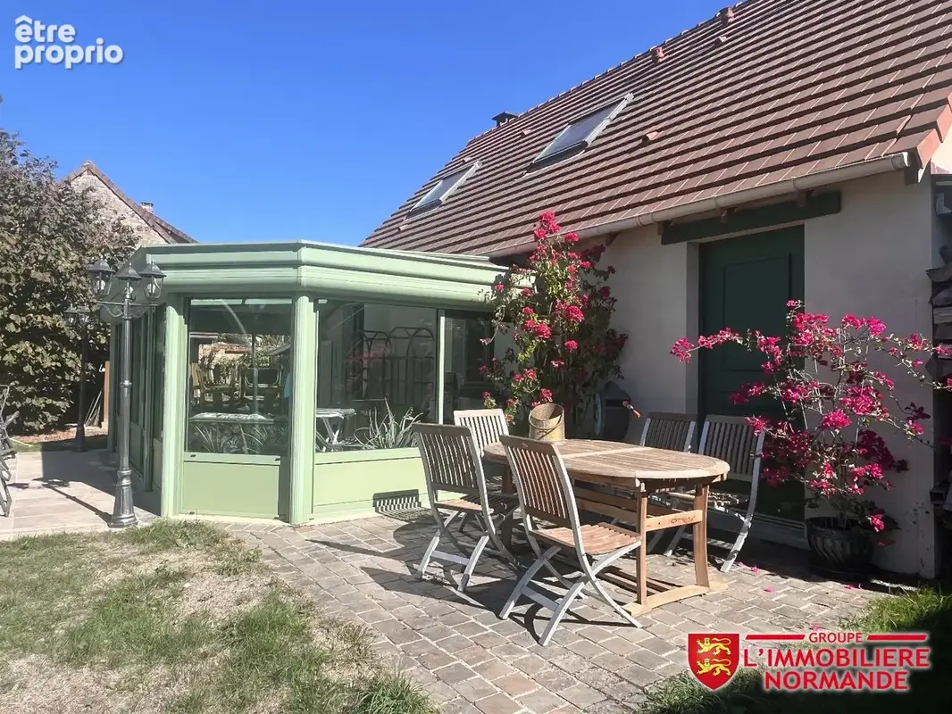 Pavillon traditionnel avec piscine, véranda et dépendances - photo 13
