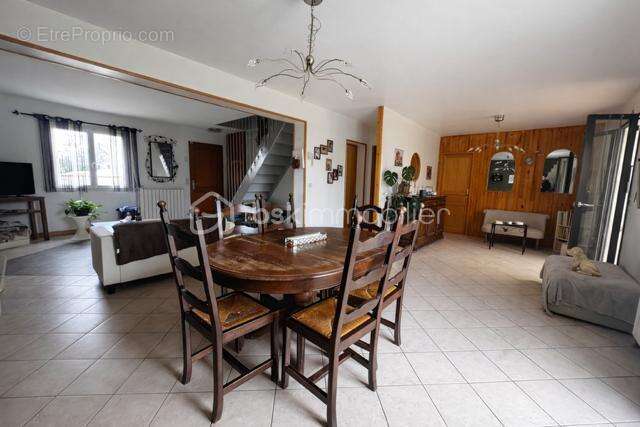 Maison à OLLAINVILLE