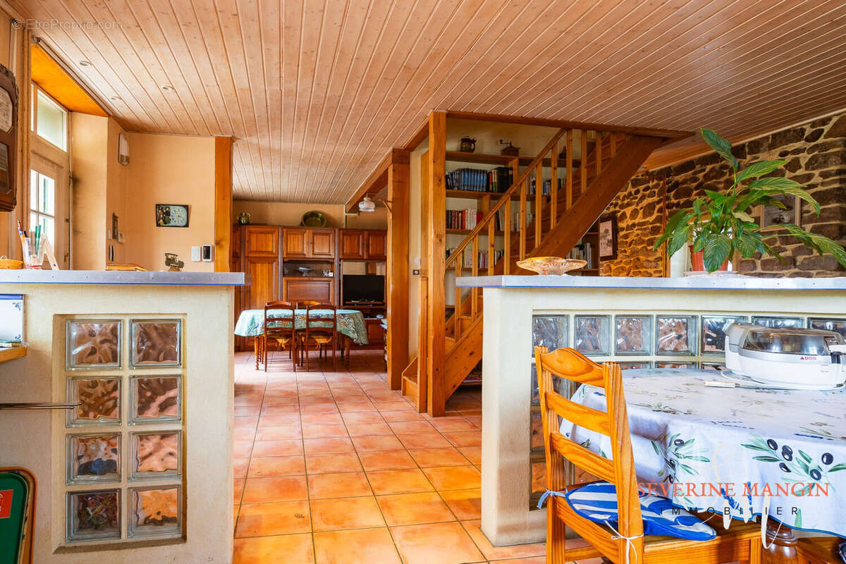 Maison 113 m² à Saint-Bardoux  - photo 6