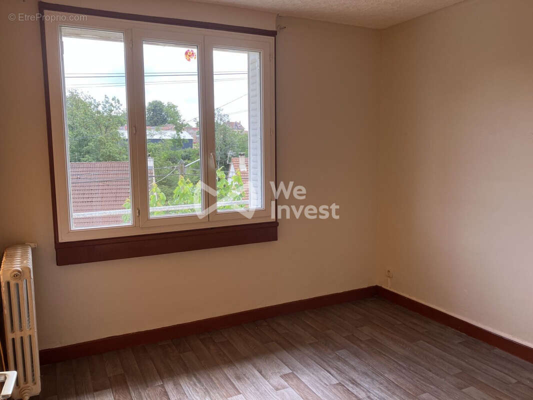 Maison à MONTREUIL-AUX-LIONS